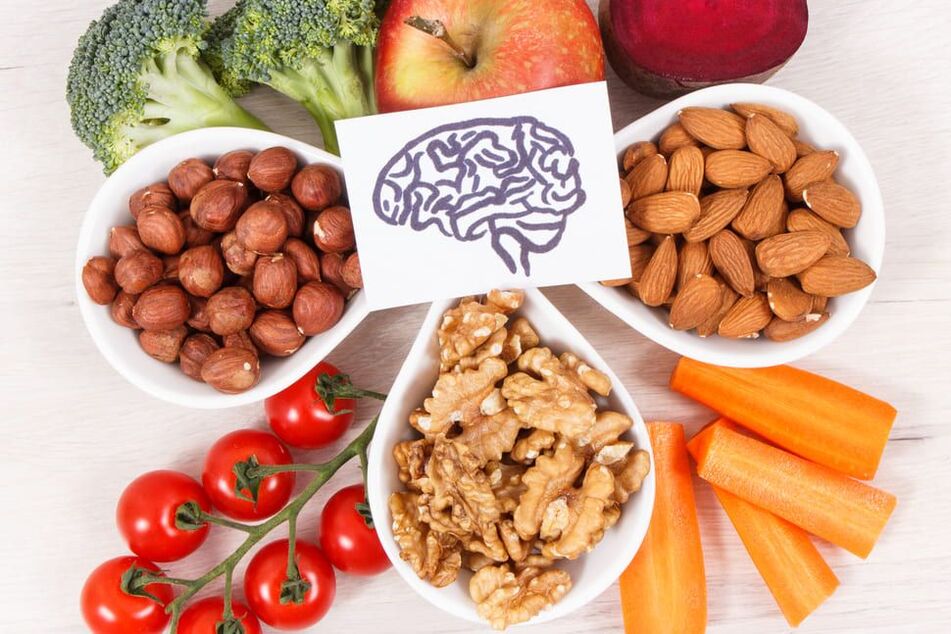 las nueces y las verduras son buenas para la memoria y el cerebro